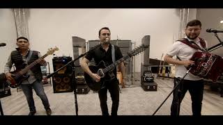 Es Tu Bronca (En Vivo) – Tapy Quintero