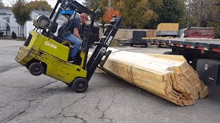 Download lagu TOP Forklift Fails Compilation 2022 - Dangerous Forklift Crashes - IDIOTS FORKLIFT DRIVER mp3