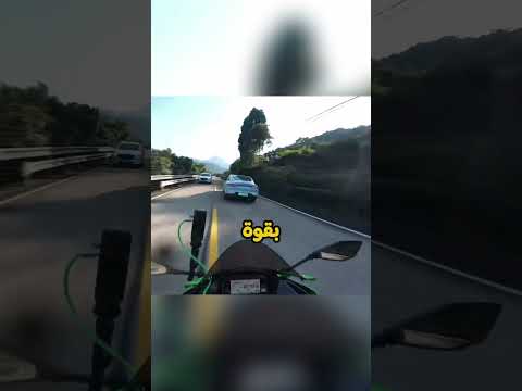 سائق متهور يستفز الشخص الخطأ!