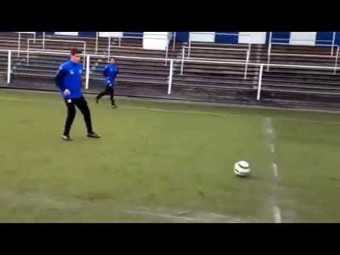 IFK Uddevalla - A-laget kör passningsövningar på Kamratgården.