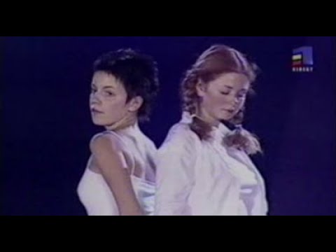 t.A.T.u. - Покажи мне любовь (Cerbul de Aur, 2002)