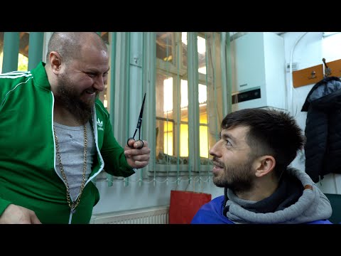 Când te omoară cu poveștile la tuns