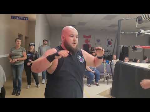 C.A.W 18 Juin,  Oni Bjornson VS Snake (C.A.W championnat poid lourd)