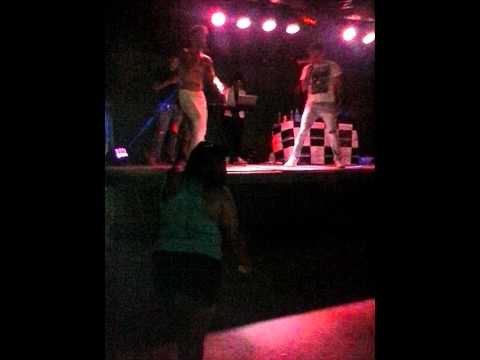 MC Nando Ramos No Bode Gril Senta em câmera lenta