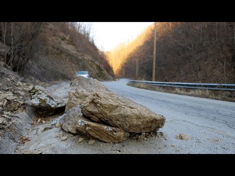 Șoseaua Hunedoara - Toplița - Lunca Cernii, căderi de pietre