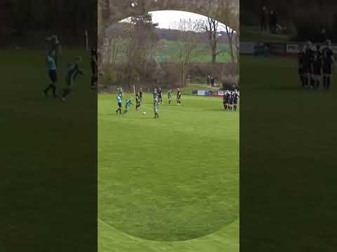 Wichtiger Treffer zum 1:0 per Freistoß von SuS Holzhausen im Topspiel gegen TuS Gehlenbeck.