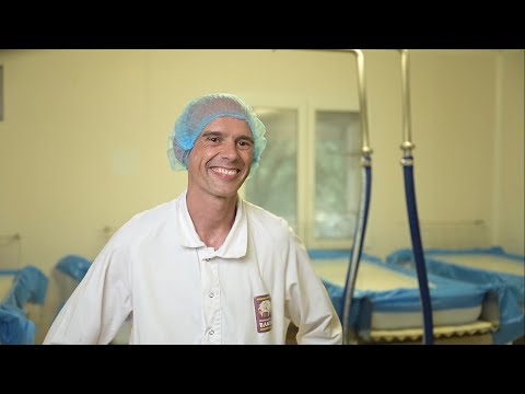 Sébastien, Fromager Affineur à la fromagerie de Banon