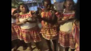 preview picture of video 'Grupo de Samba Raizes de Gameleira ( Parte 2 ).wmv'