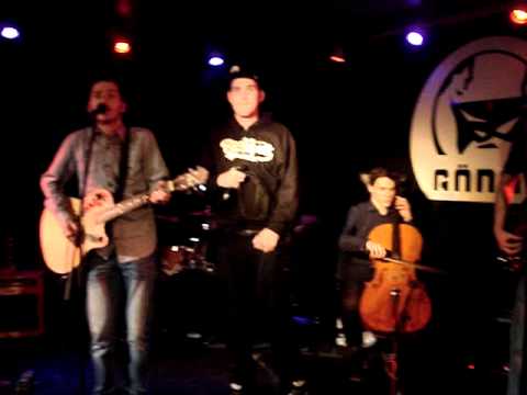 Fluor Tomi & Indigó Utca - Pont Pont Pont