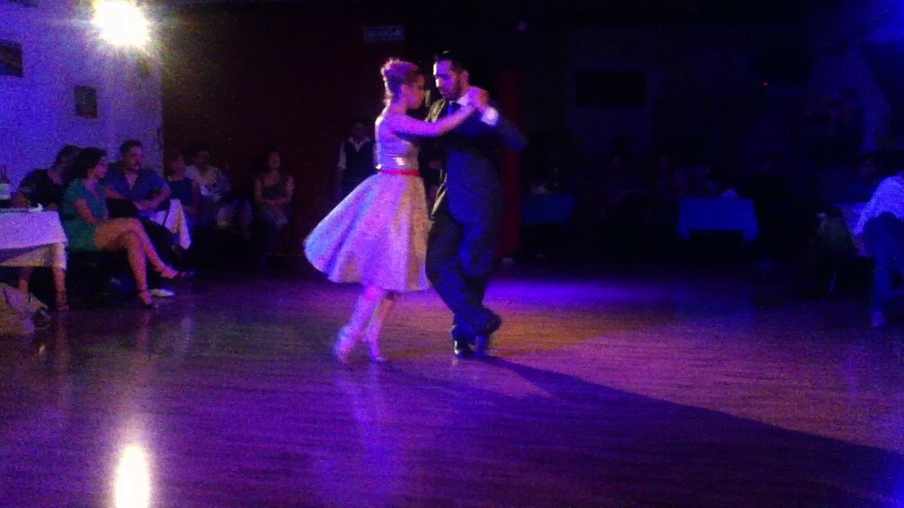 Carolina Couto y Emanuel Ledesma - Jamas Retornaras - En Dos Orillas 1 de 4