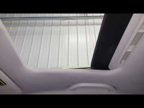 DD0366 - 2006 Volkswagen Beetle Pkg1 - Power Sunroof
