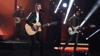 Country Stars LANCO Perform &#39;Greatest Love Story&#39;