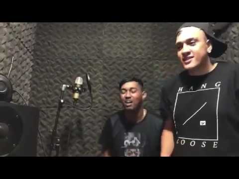 MC Bin Laden & MC Juninho JR - Trajado de Oakley ( Lançamento