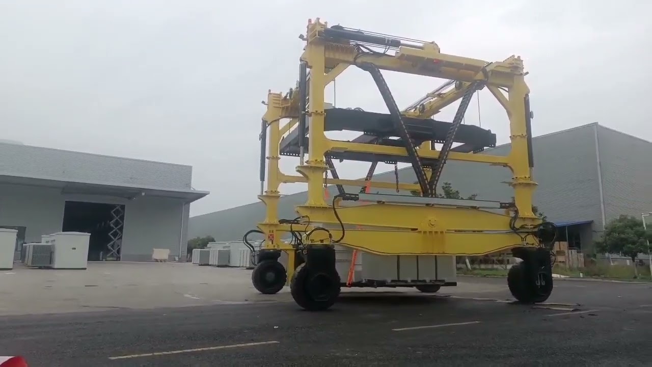 35T Smart straddle carrier!#bwcrane #straddlecarrier