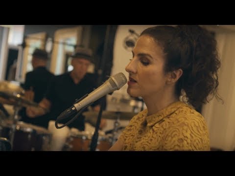 LAILA BIALI - Yellow (Coldplay cover) - live acoustic version