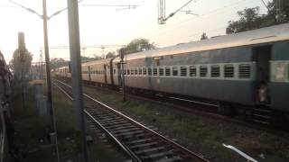 preview picture of video 'Quiz 20 : Suburban Local Crossing Express Trains'