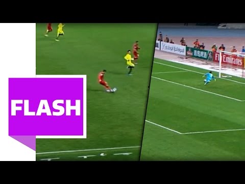 China-Traumtor! | Brasilianer düpiert Torwart aus 30 Metern