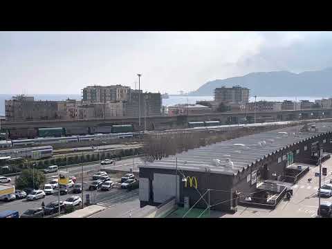 E652 XMPR in testa ad un lunghissimo treno merci di carri Shimmns/Shmmns + spostamento E656 a Savona