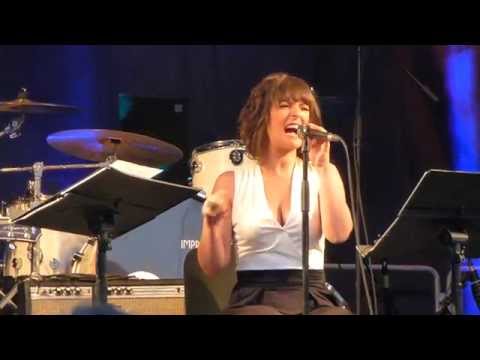 NOCHE SABINERA - Yo quiero ser una chica Almodóvar (Mara Barros)