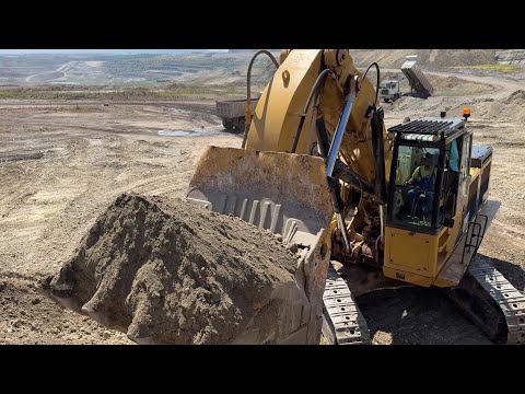 Caterpillar 5090B Front Shovel Excavator Loading Mercedes & MAN Trucks - Sotiriadis/Labrianidis - 4k