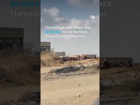 Footage shows child in Gaza running away from gunfire | DW News