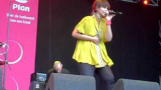 Cause and effect - Maria Mena (live @ because I'm a girl 19 juni 2009)
