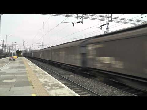 (HD) 92005 'Mozart' Works 6O67 & 66067 Works 4O57 Storming through Bushey - 30/1/11