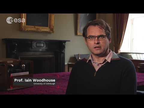 ESA Echoes in Space - History: What is an EM wave?