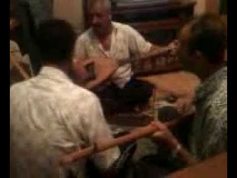 Vëllëzerit Godanci  kenduar gjat inqizimit ne radio rapsodi