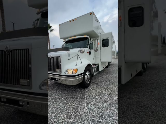 2006 INTERNATIONAL 9200I 6X4. Price $200,000. Mileage 17,904