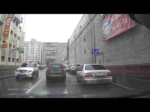Через сплошную на встречку на красный!!! 07.05.2018 Тюмень