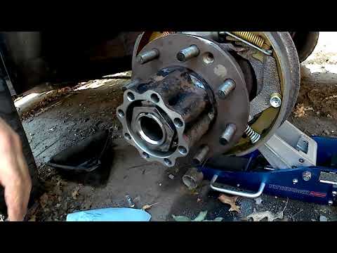 Rear Full-floating D60 Hub Seal Replacement