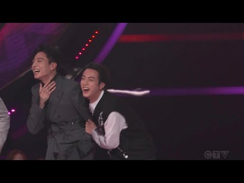 방탄소년단 BTS Jungkook Speech..his english is perfect until Jin pulled him away 🤣(AMAs 2021)