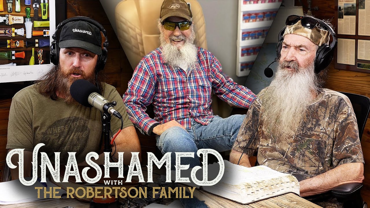 Ep 914 | Phil’s Wild-Eyed, Barefoot Run from the Law & Jase Is Accused of Turning into Si
