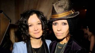 'Roseanne' Star Sara Gilbert Marries Linda Perry