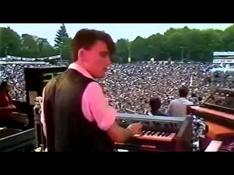 Simple Minds   Someone Somewhere In Summertime Live 1983