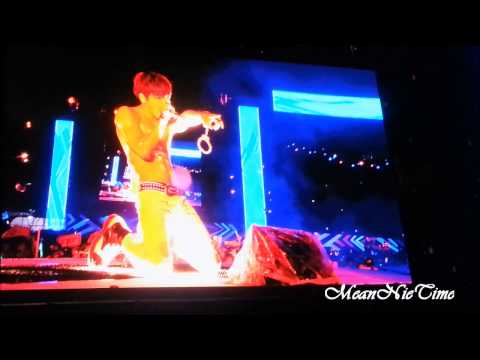 [FANCAM] 121125 SMTown in BKK -- Jonghyun & Taemin -- Internet War