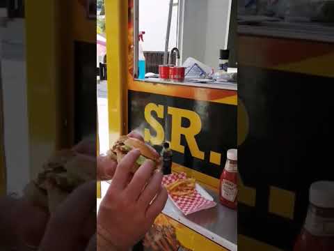José Daniel Borrego comiendo