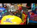 Jonathan En Chucke Cheese S