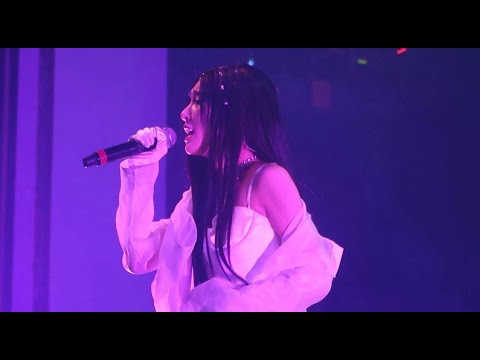 191104 Tiffany Young – “Wrecking Ball” (Miley Cyrus Cover) // Toronto – Magnetic Moon Tour