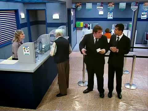 Os Caras de Pau aprontando na fila