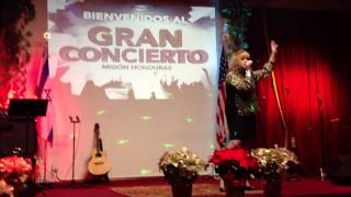 Evelys Silva en el Gran Concierto Misión Honduras 2012