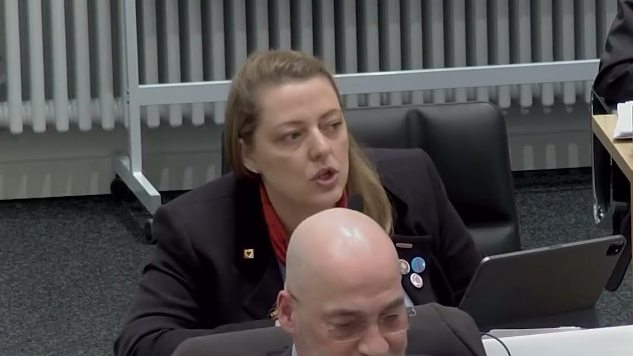 Die PARTEI im Rat der Stadt Dortmund – Kathis Rede zur Kinderbetreuung im Rathaus