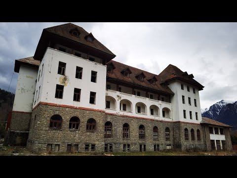 Abandonată! Una dintre cele mai frumoase clădiri din România