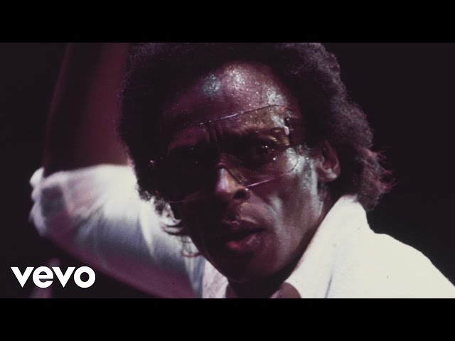 Miles Davis, Robert Glasper – Everything’s Beautiful (Mini Documentary)