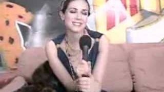 Миа Киршнер берет интервью у самой себя