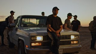 Dos Banderas Lyrics English Translation