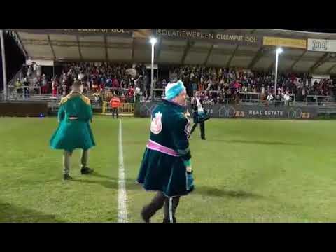 Oilsjt Es Ieneg 2.0 live @ carnavalsmatch Eendracht Aalst.