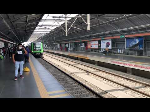 Metro de Lima Subway Train arrives at Estación Bayóvar