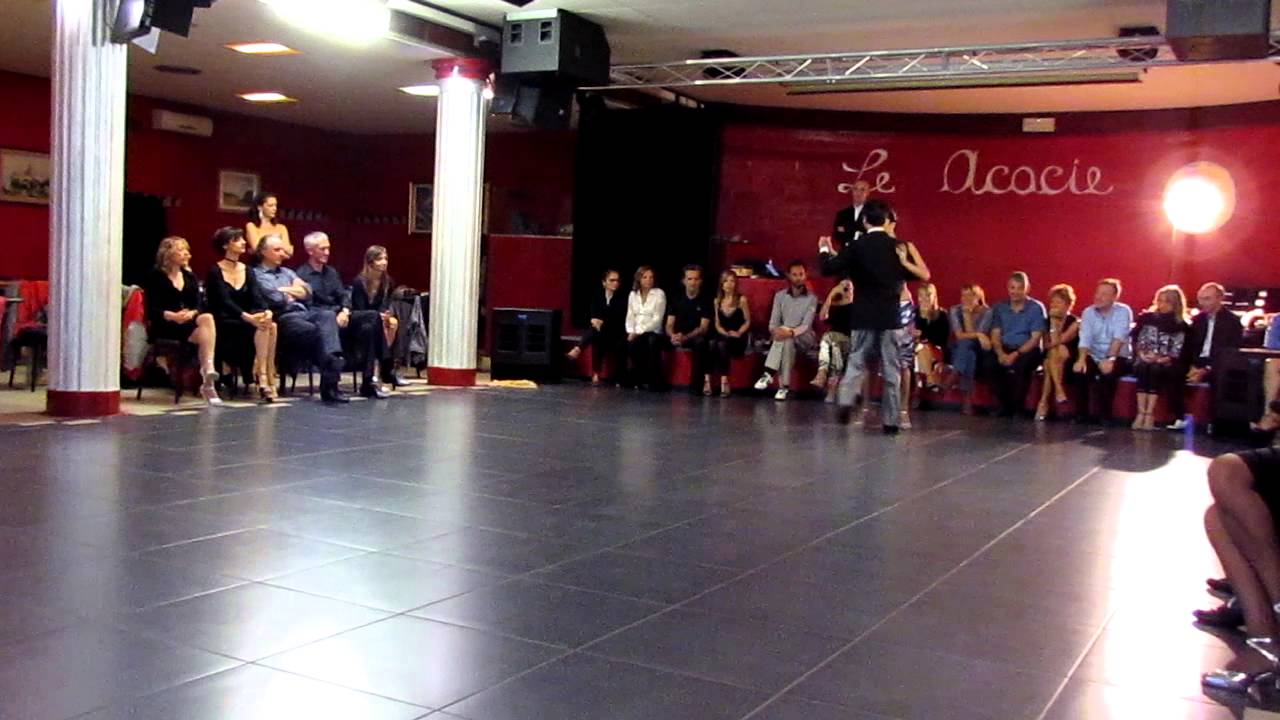 Video thumbnail for Yanina Bassi e Lucas Ameijeras Acacie Tango Milongueando 28 ottobre 2012 2-4